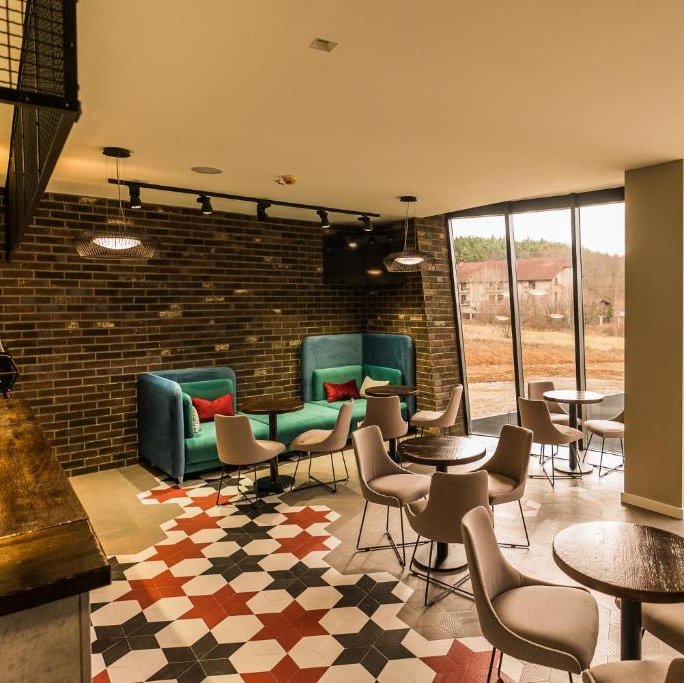 HOTEL AVENTUS