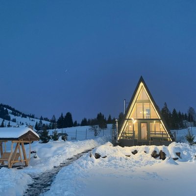 Chalet_Charme_Bucovina_noaptea.jpg