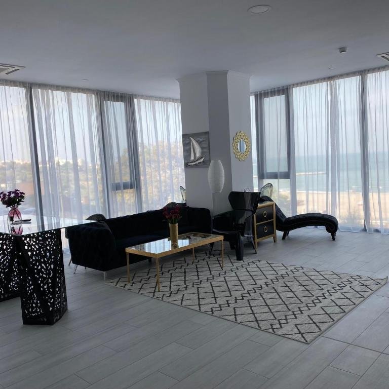 Maritimo Luxury ApartHotel