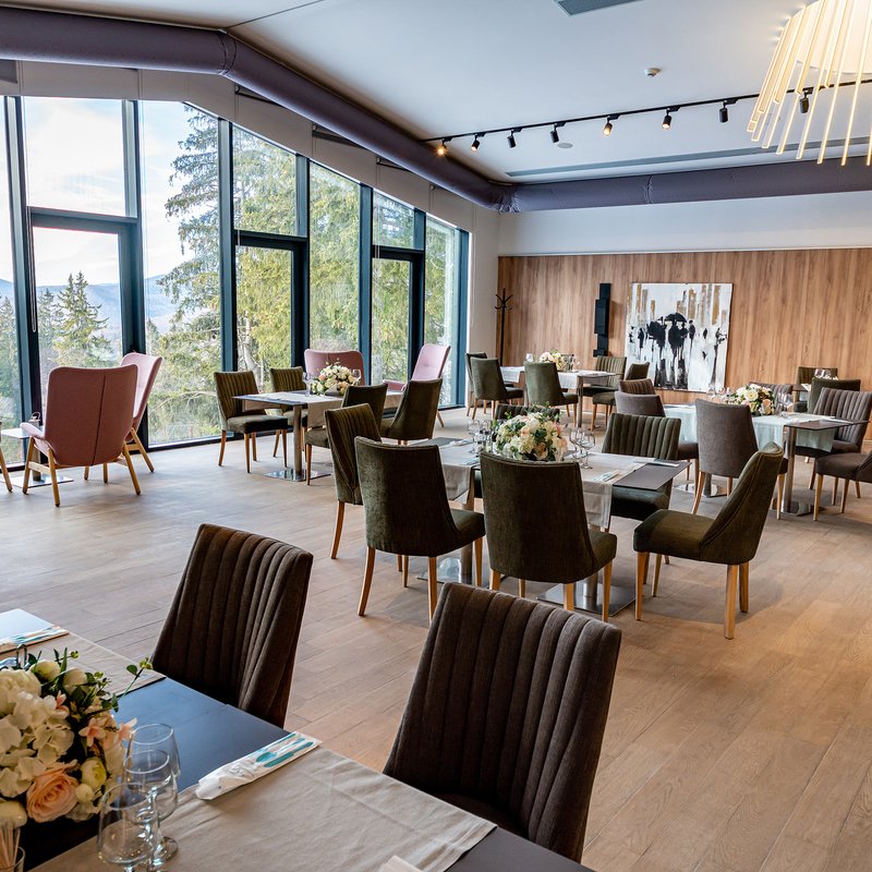 Complex Hotelier Cota O Mie